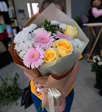 Букет цветов из:  Герберы, Розы и Хризантемы в Искателей