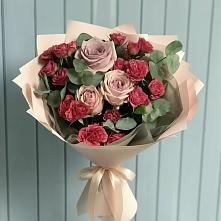 Букет цветов из:  Гвоздики и Розы в Искателей